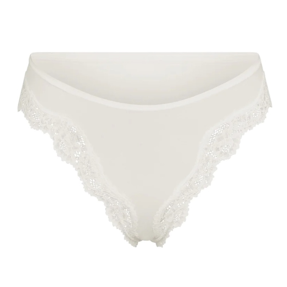 SKIMS - Fits Everybody Lace Tanga (The Wedding Shop)